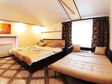 Четырехместный номер с собственной ванной комнатой в Отеле Sitara Hotel